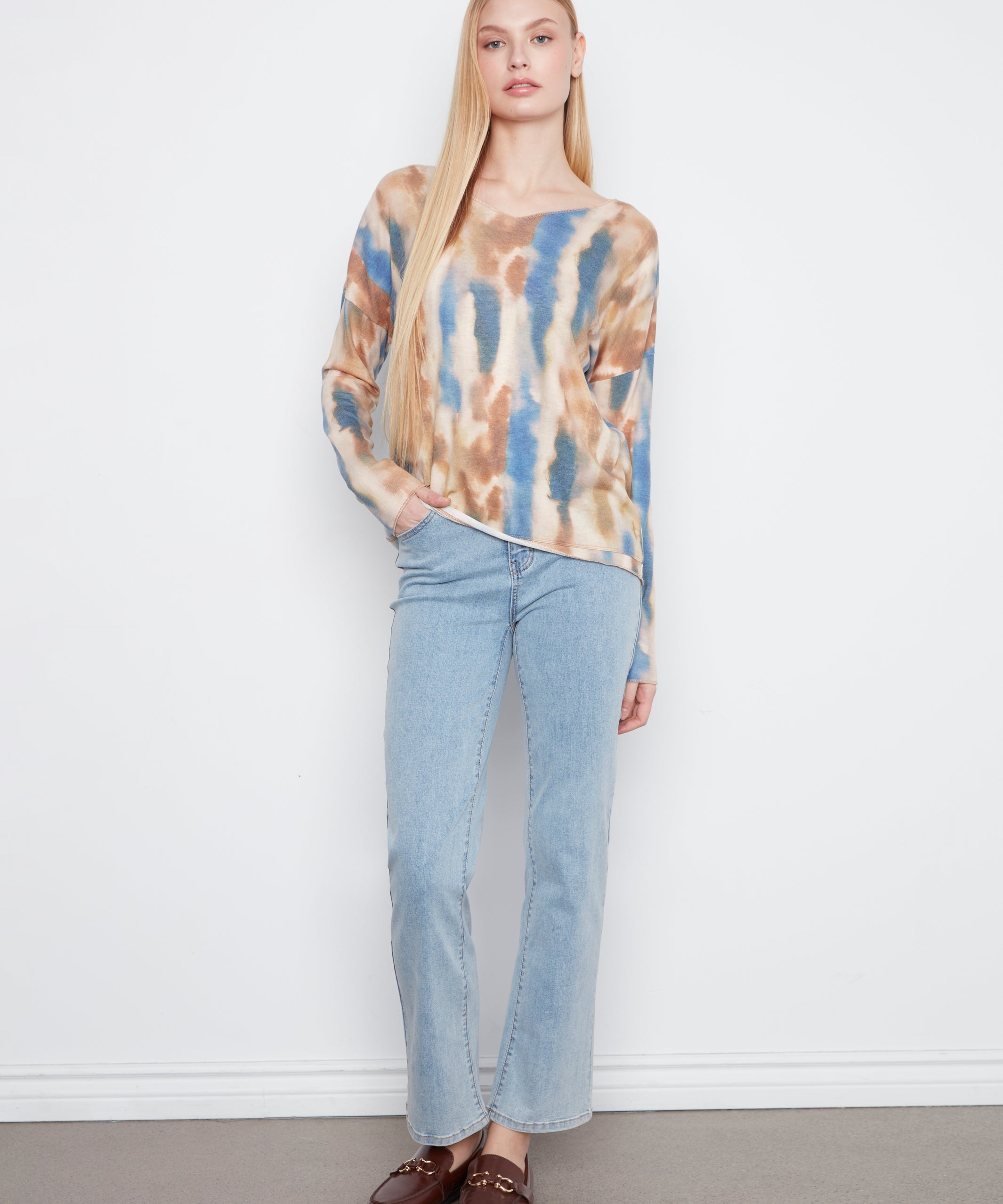 Printed Long Sleeve V-Neck Top