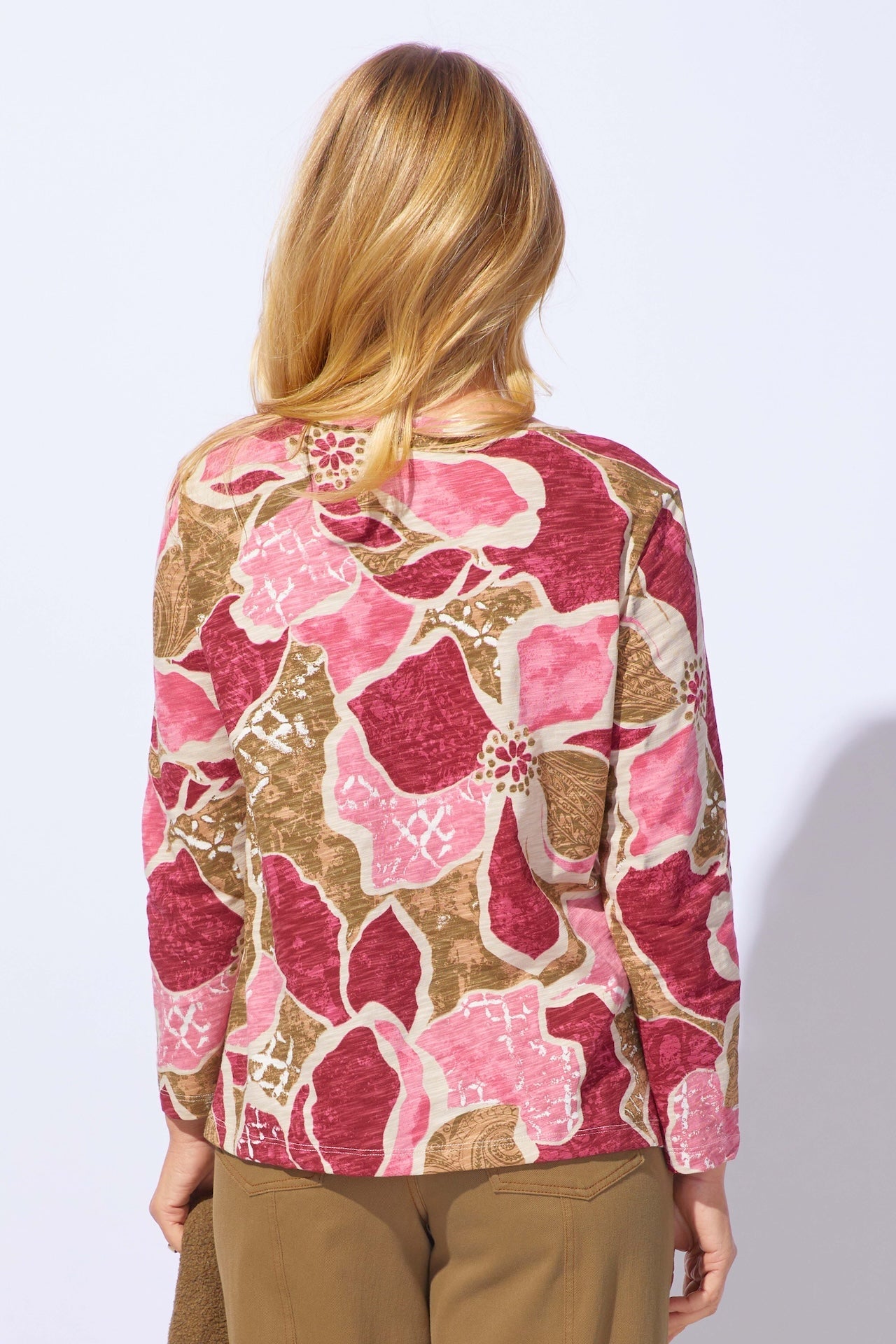 Decoupage Floral Stepped Hem Tee - Habitat - 194451587996 - Sugar River Shoppe - 