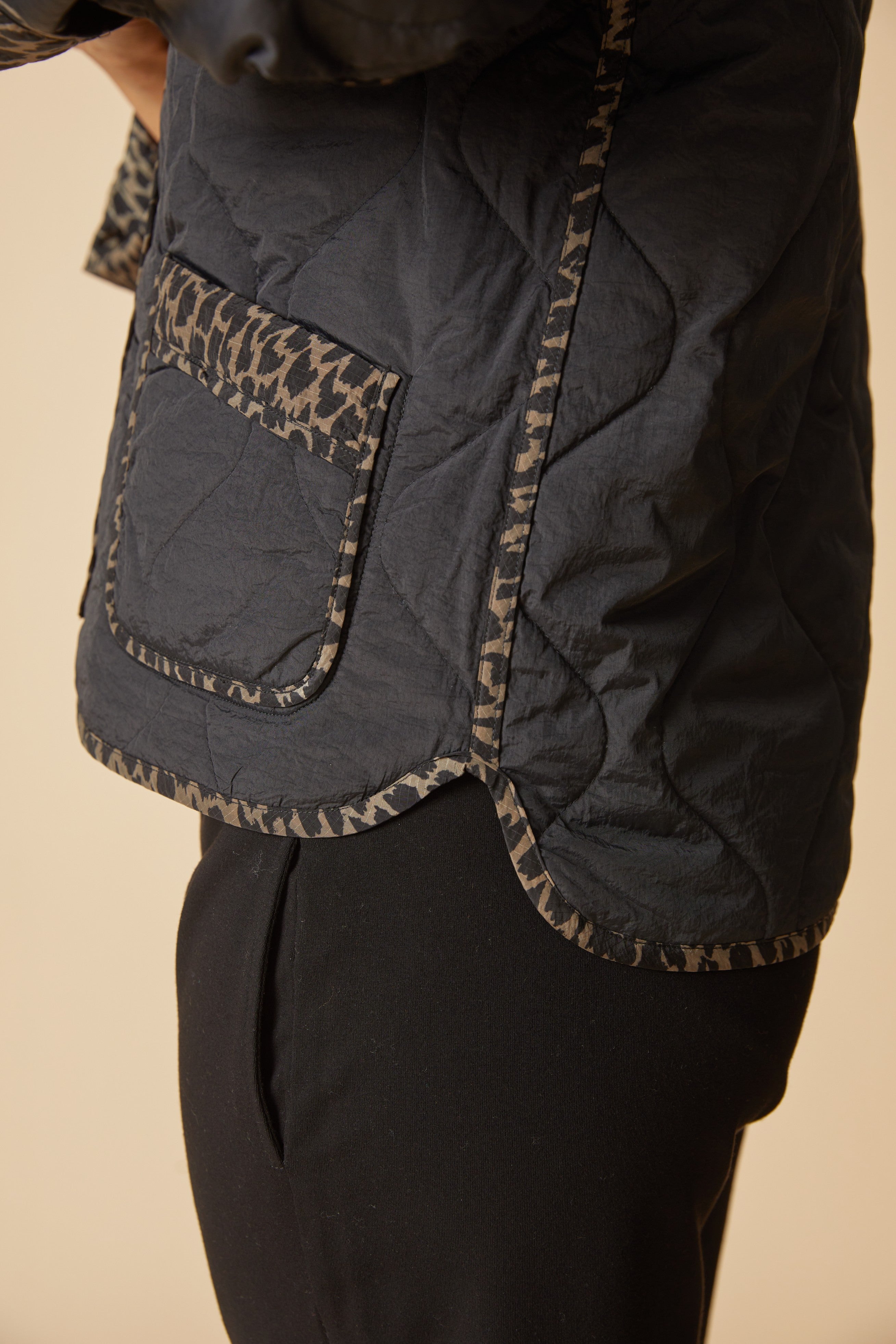 Reversible Print Quilt Puffer Coat - Black