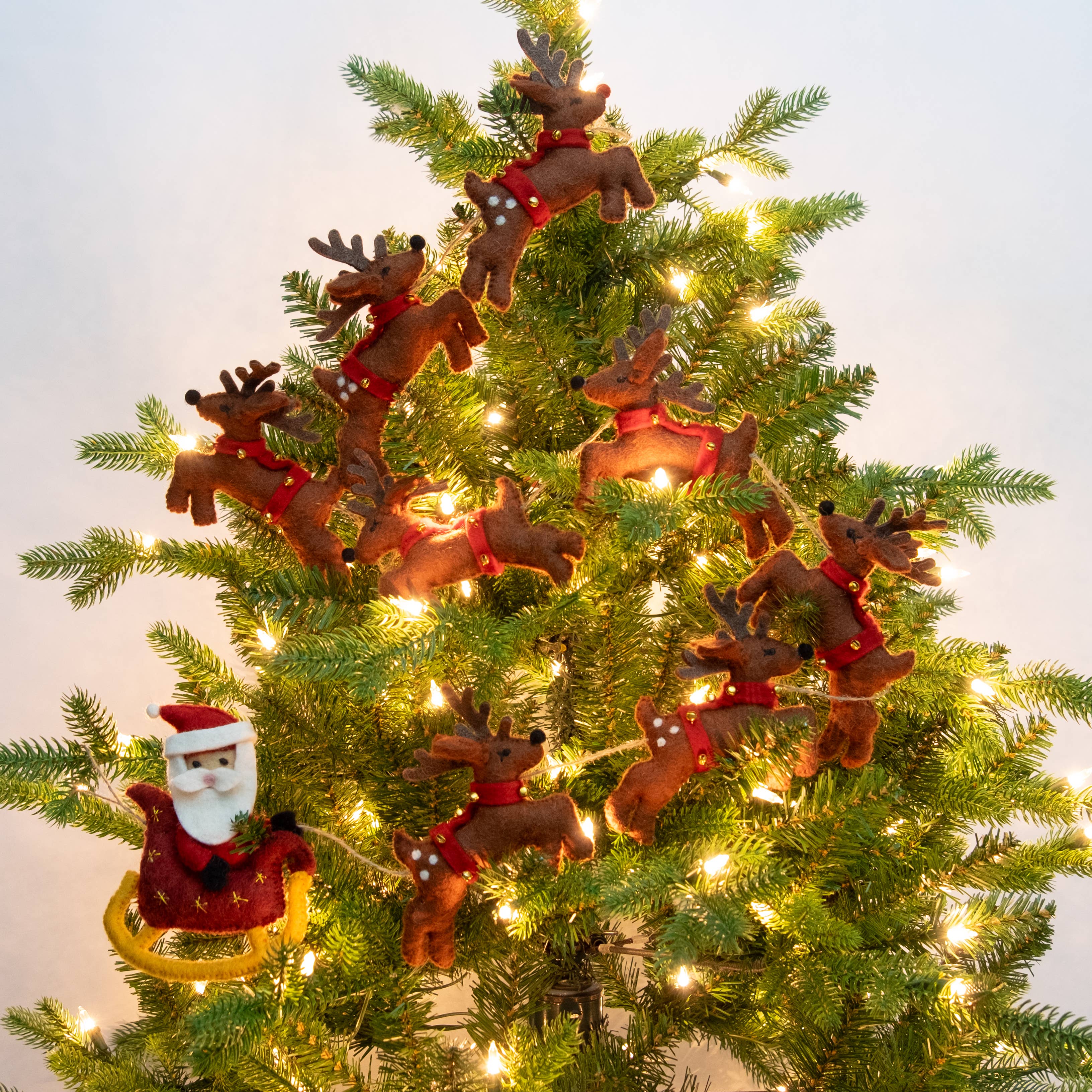 Santa with Sleigh and 8 Reindeer Garland - Sugar River Shoppe