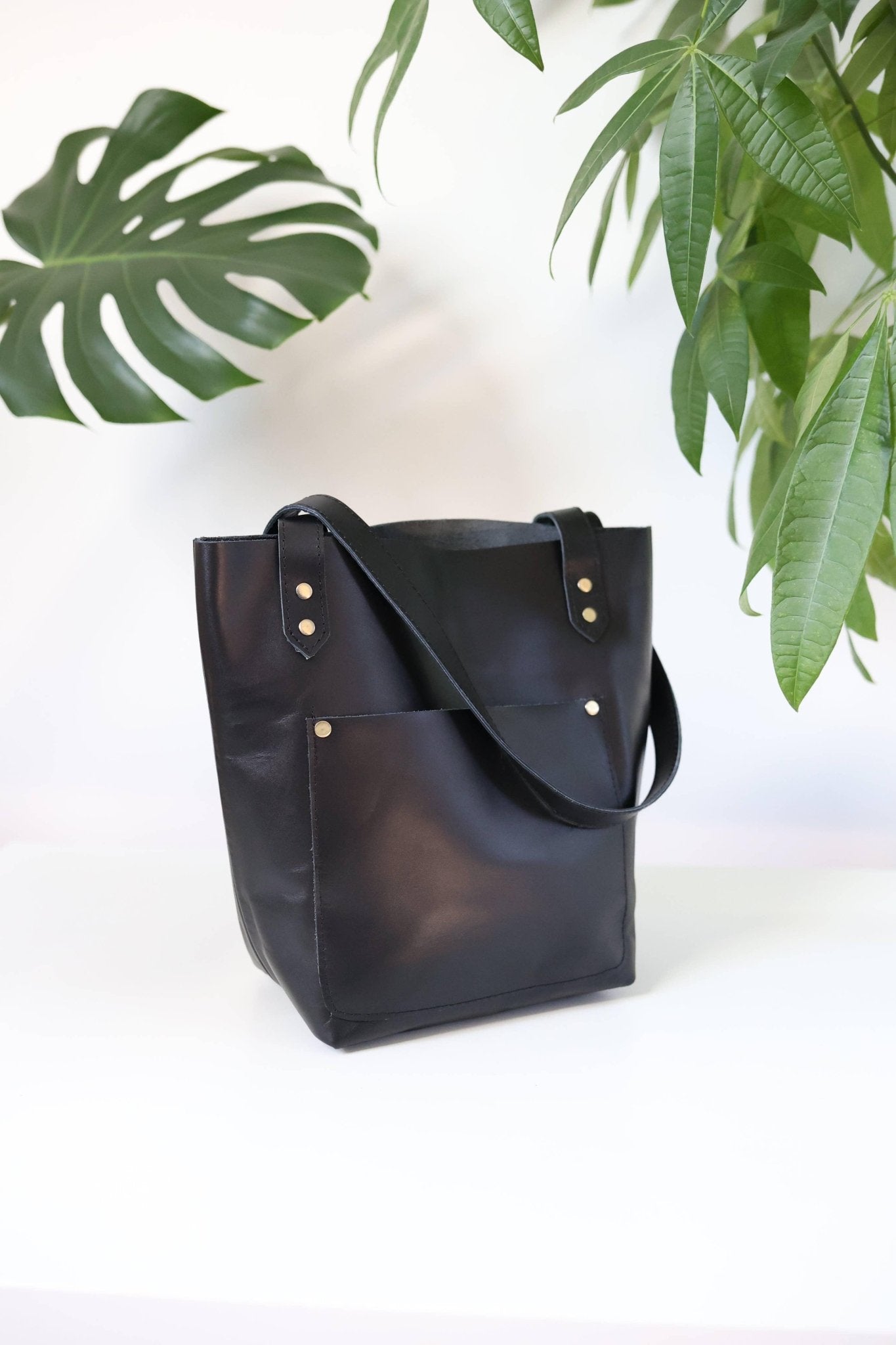 Atlas Day Tote Noir - Jubilee Trading Co. - 111111113913 - Sugar River Shoppe - 